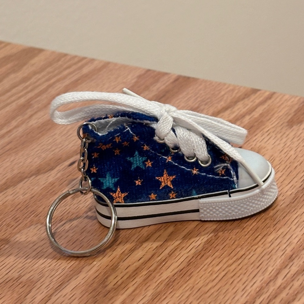 Miniature Star-Patterned Sneaker Keychain